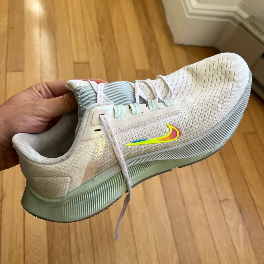 Lightly worn Nike air zoom Pegasus 38 - summit white size 8.5